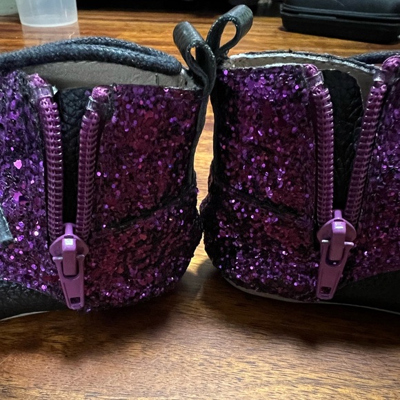 Little Toe Co. purple glitter and black zip booties 12-18 month - Picture 4 of 6